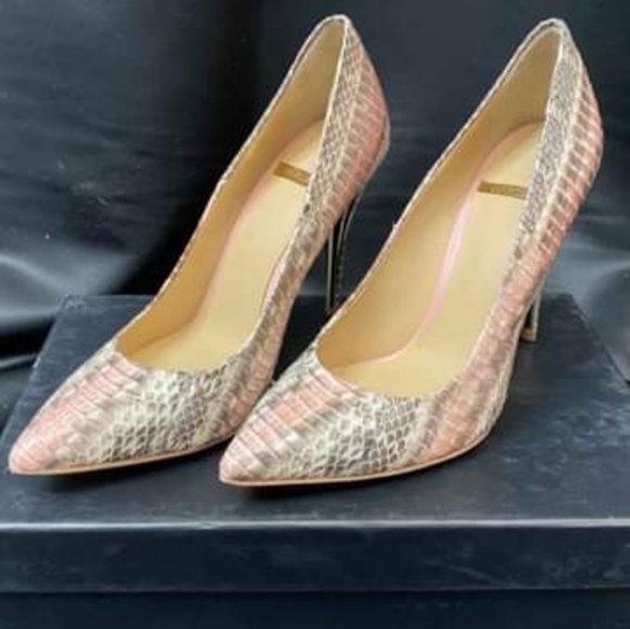Pointed Snakeskin Pump - Picture 1 of 6